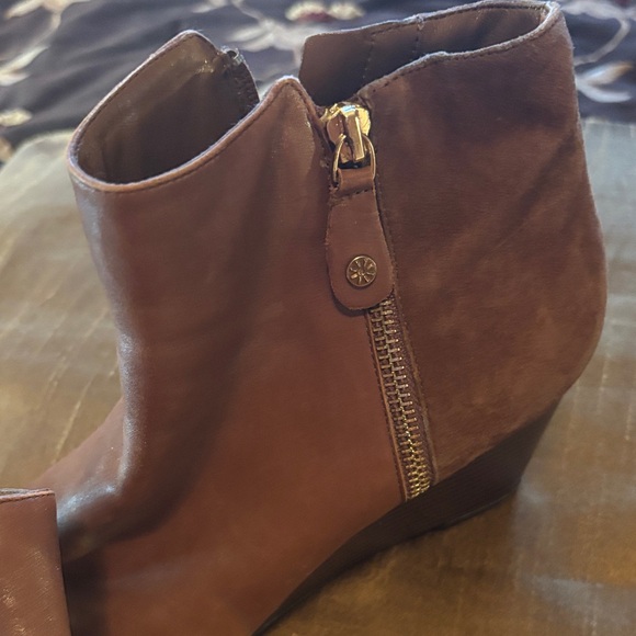 Isaac Mizrahi Tan Leather Wedge Ankle Boots - Picture 10 of 10